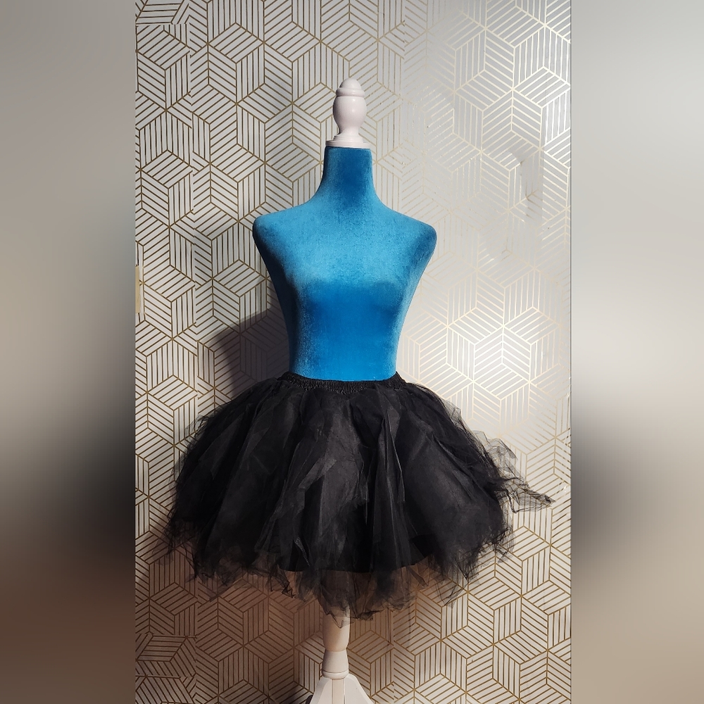 Womens black tutu NWOT (see description for measurements)